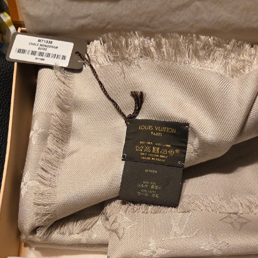 Louis Vuitton Large Light Taupe Monogram Shawl - Picture 2 of 5